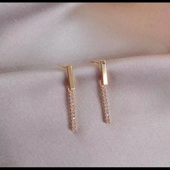 Jewelry - Geometric Pendant Earrings